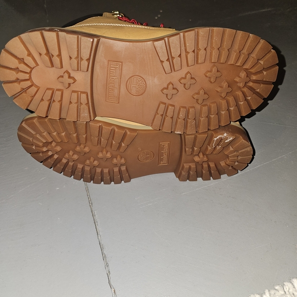 Timberland Women's Tan Boots with Red Laces - Picture 4 of 4